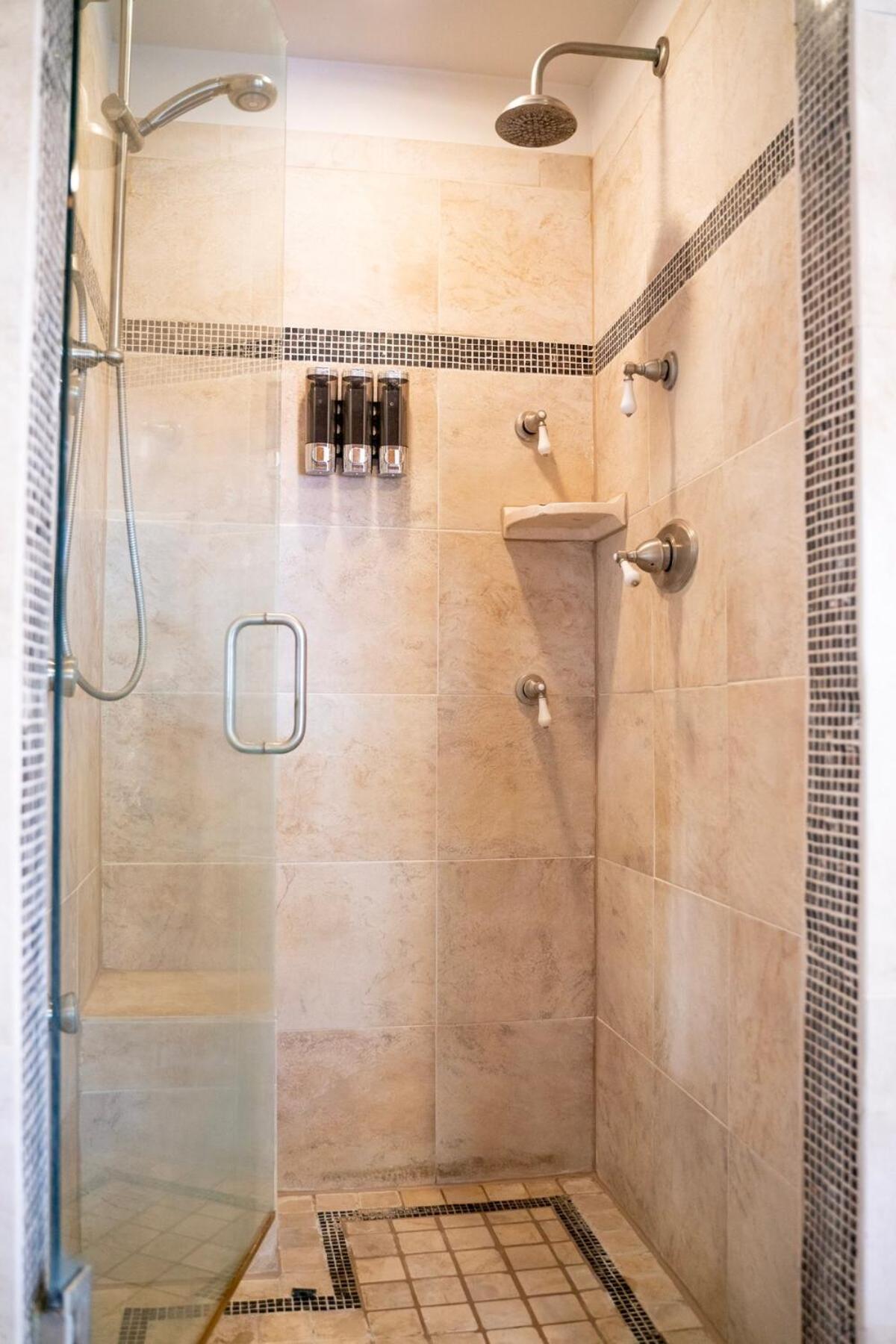 Luxe Midtown Pool Home-beale St, Graceland-10 Mins Villa Memphis